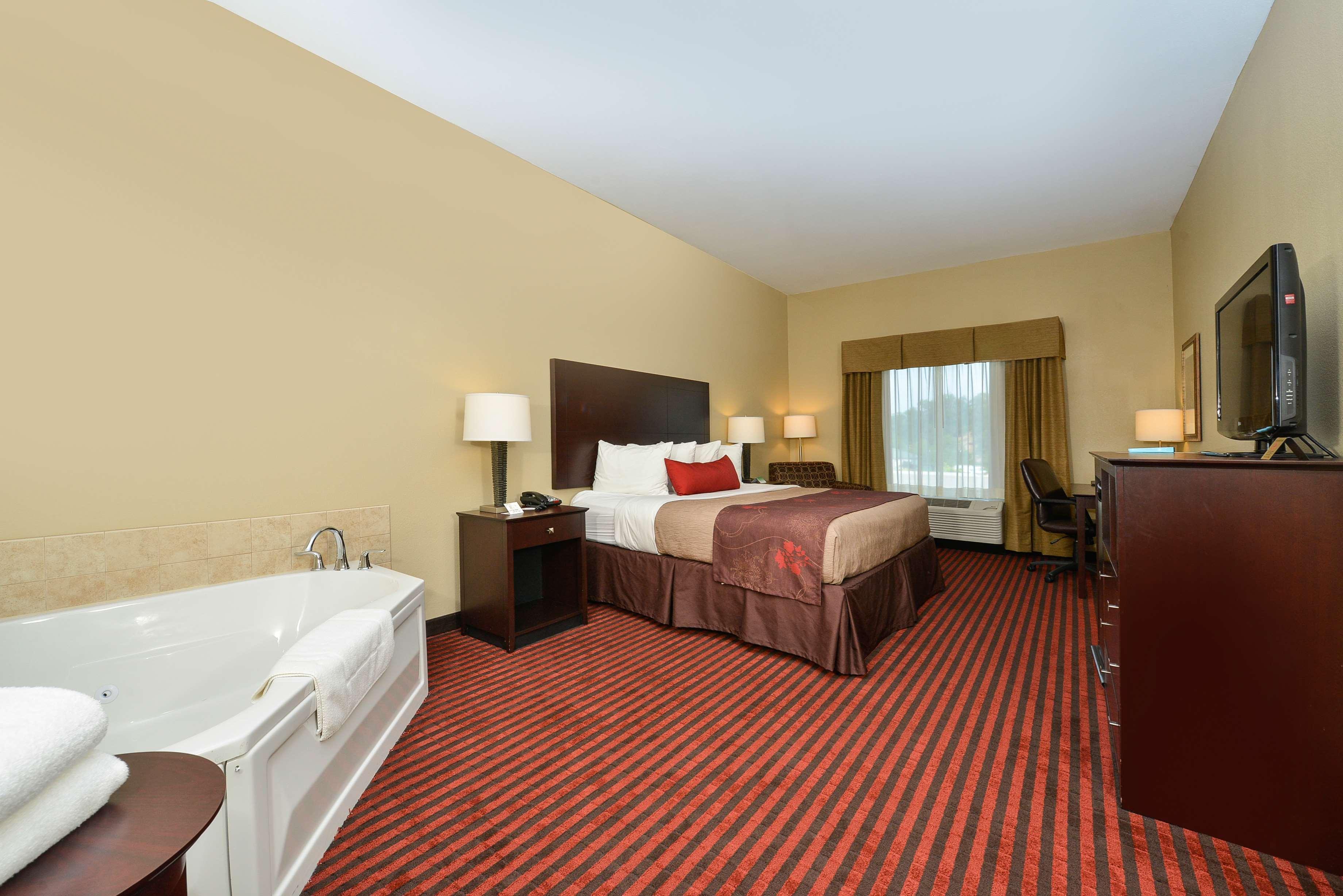 Best Western Plus Louisa Exterior photo