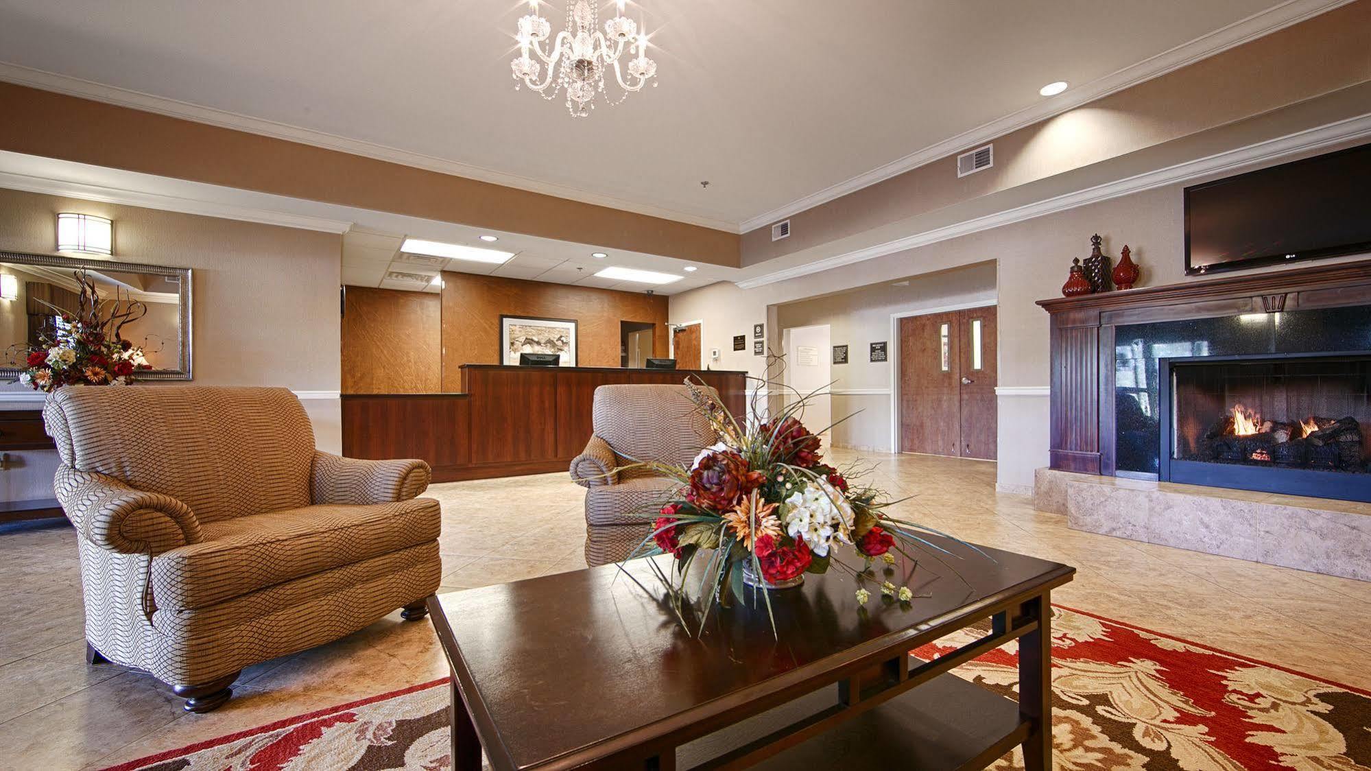 Best Western Plus Louisa Exterior photo